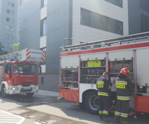 Białystok. Pożar w biurowcu przy ul. Świętojańskiej. Ponad 200 osób opuściło budynek