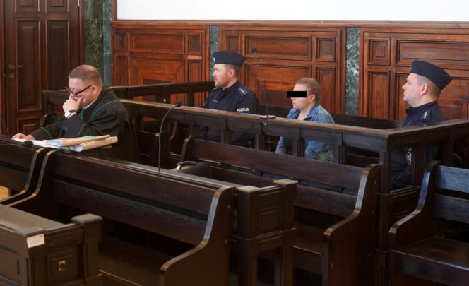 Wyrodna matka omal nie zagłodziła syna na śmierć. 13-letni Kacperek ważył tylko 9,8 kg!