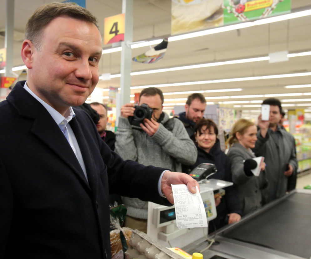 Andrzej Duda porównał ceny na Słowacji i w Polsce. Drożej w euro....