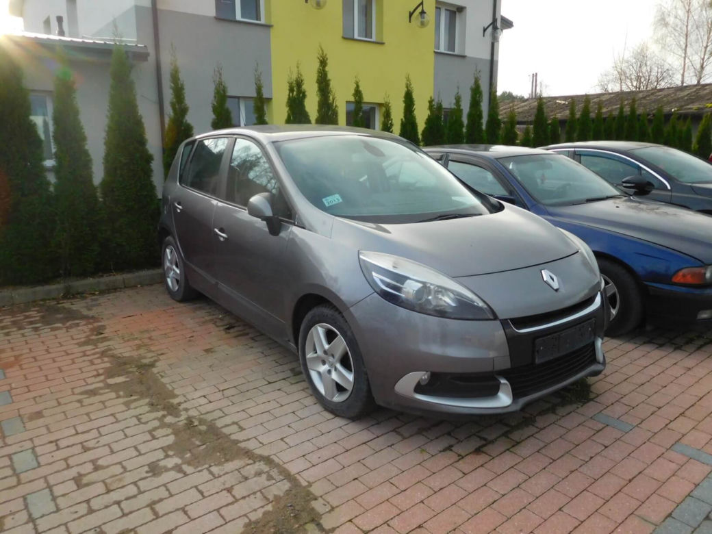 RENAULT Scenic III dCi Tomtom SL 110 Automat