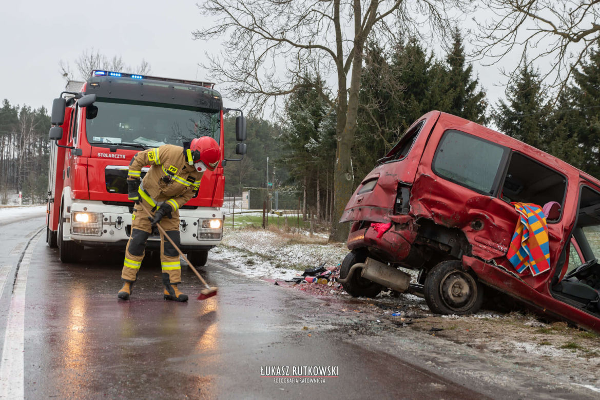 Knyszyn. Zderzenie citroena z peugeotem. Ranne trzy osoby [ZDJĘCIA]