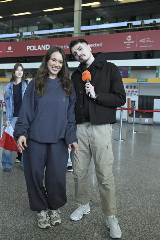 Alicja Szemplińska z fanami na lotnisku przed Eurowizją 2026