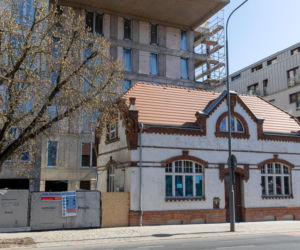 Blok z dziurą na dom. Oto najbardziej kontrowersyjna budowa w Polsce? Kapitanat Garbary w Poznaniu