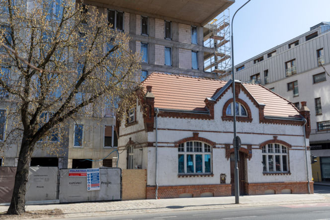 Blok z dziurą na dom. Oto najbardziej kontrowersyjna budowa w Polsce? Kapitanat Garbary w Poznaniu