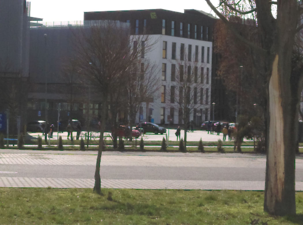 Tłumy przed marketami w Poznaniu