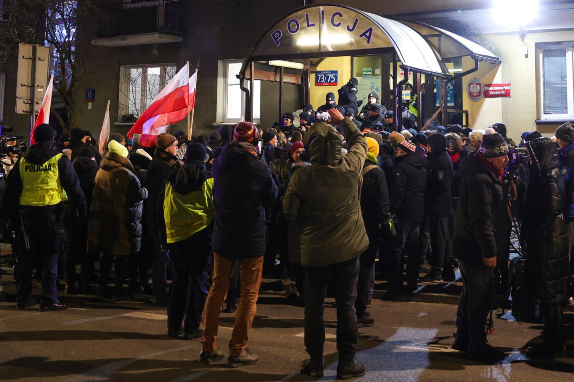Protes pod komendą na Grenadierów