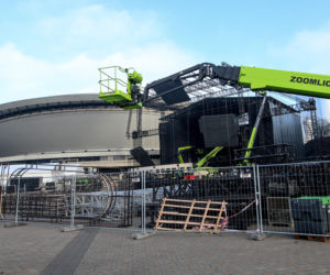 Scena Sylwestra z Dwójką TVP w trakcie budowy