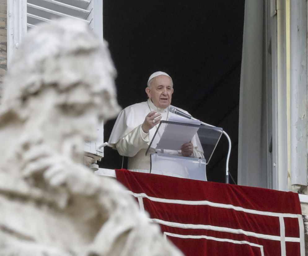 Papież Franciszek pozwala kobietom czytać