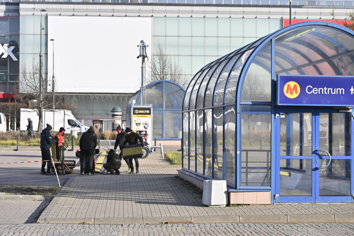 Dziwny obiekt w centrum Warszawy. Co tu powstaje? Stolica już stroi się na Boże Narodzenie!