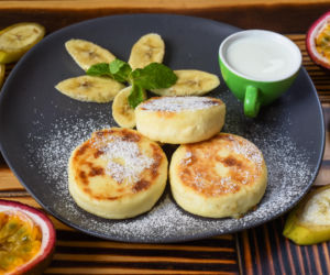 Placuszki z twarogu i banana – puszyste, delikatne i gotowe w 5 minut!