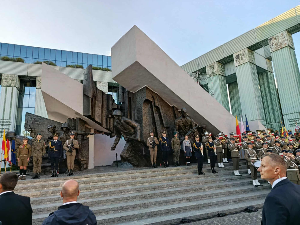 81. rocznica Powstania Warszawskiego. Uroczystość na pl. Krasińskich