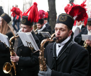 Barbórka 2025. Pobudka górnicza na Nikiszowcu w wykonaniu Orkiestry Wieczorek