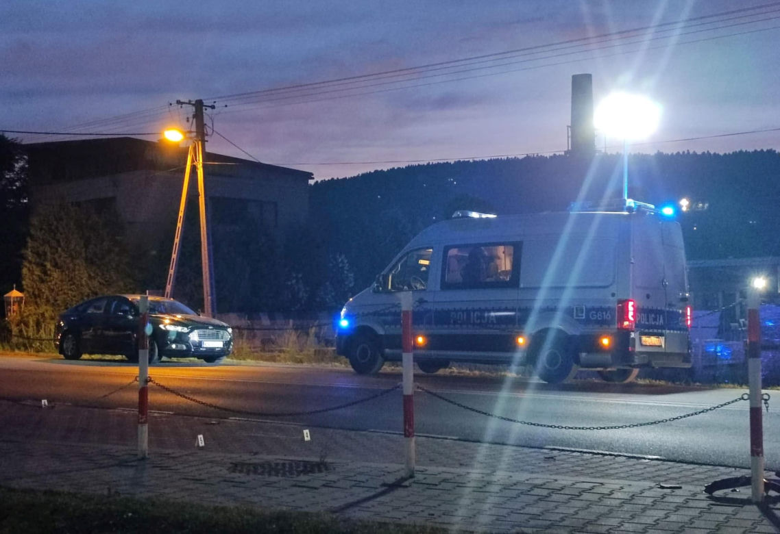 Chełmiec. 28-latek i 25-latka nie żyją. Ich motocykl huknął w volkswagena [ZDJĘCIA]