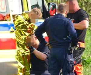 Zakuli go w kajdanki, ale im uciekł. Skuty 27-latek dał nura do jeziora