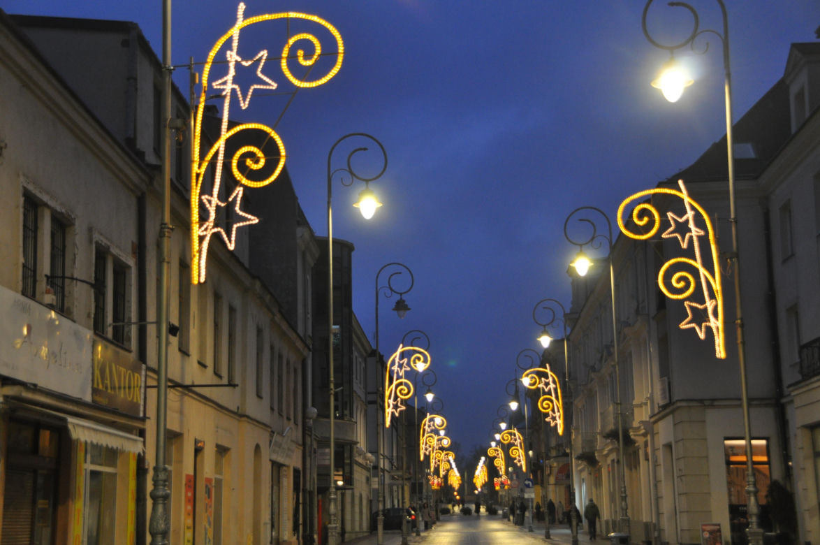 Świąteczne iluminacje na deptaku i Placu Artystów w Kielcach