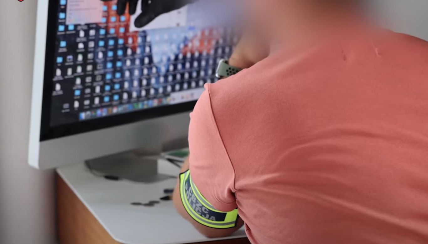 Handlowali samochodami, które nie istniały. Służby rozbiły grupę oszustów