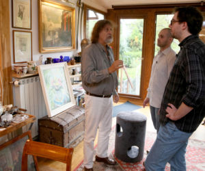 Wiemy, u kogo teraz mieszka Jarosław Kaczyński! W takich warunkach spędza czas. Mamy ZDJĘCIA!