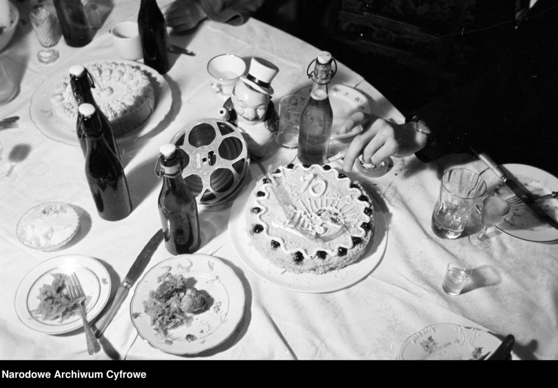 QUIZ PRL. Restauracje, cukiernie i bary mleczne, czyli gdzie i co się jadało w Polsce Ludowej