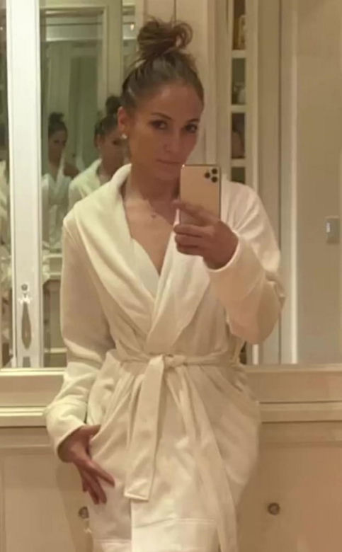 Jennifer Lopez pokazuje niepublikowane zdjęcia z Benem. "Najlepszy rok mojego życia". Co za foty!
