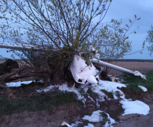 Awaria w powietrzu i dramatyczne lądowanie. Dwie osoby na pokładzie