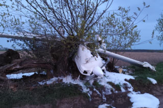 Awaria w powietrzu i dramatyczne lądowanie. Dwie osoby na pokładzie