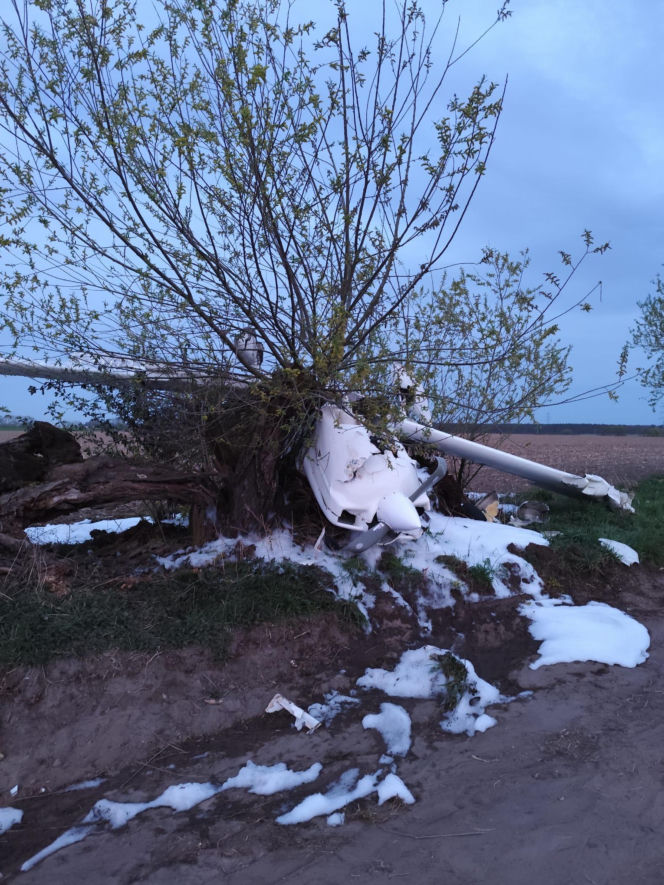 Awaria w powietrzu i dramatyczne lądowanie. Dwie osoby na pokładzie