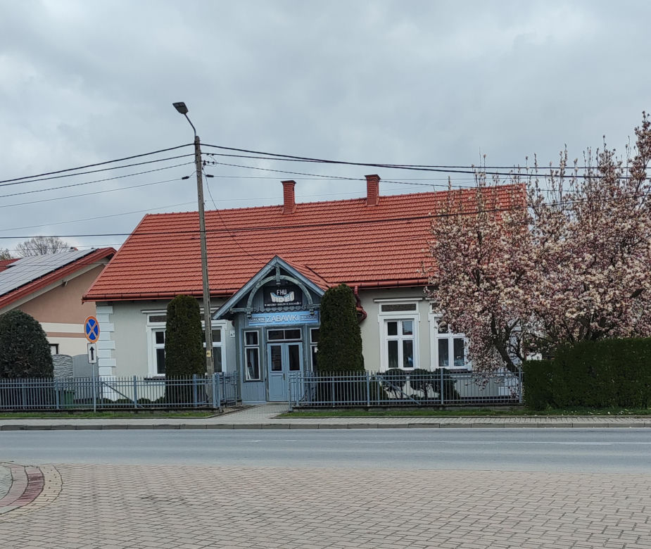 To jedno z najpiękniejszych miast w województwie małopolskim. Kiedyś było wsią, która należała do biskupów krakowskich