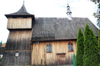 To jedna z najpiękniejszych małopolskich wsi. Kiedyś należała do dwóch zakonów