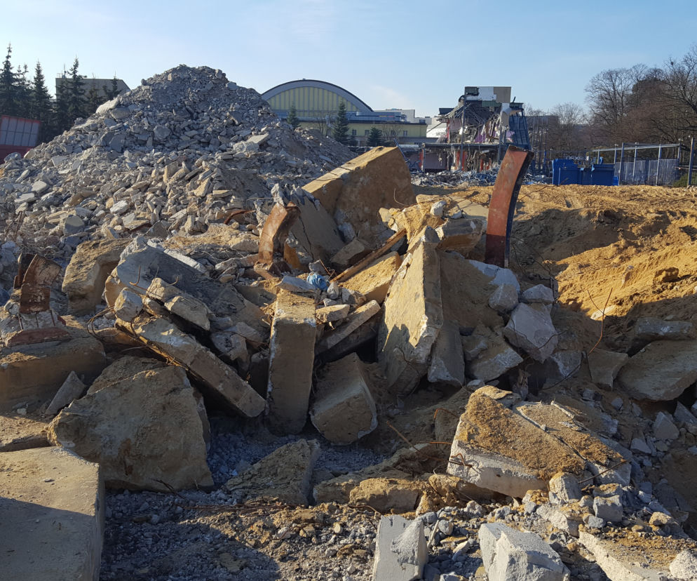 wyburzanie starej hali Expo