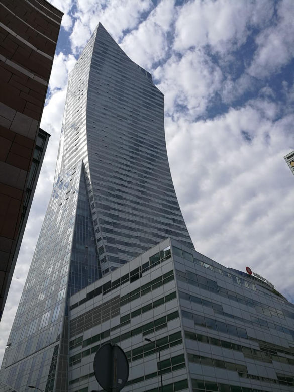 Złota 44