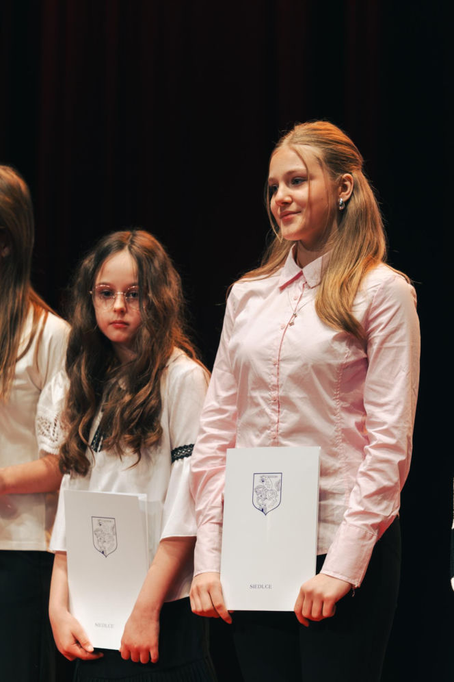 Najzdolniejsi uczniowie odebrali stypendia Prezydenta Miasta Siedlce