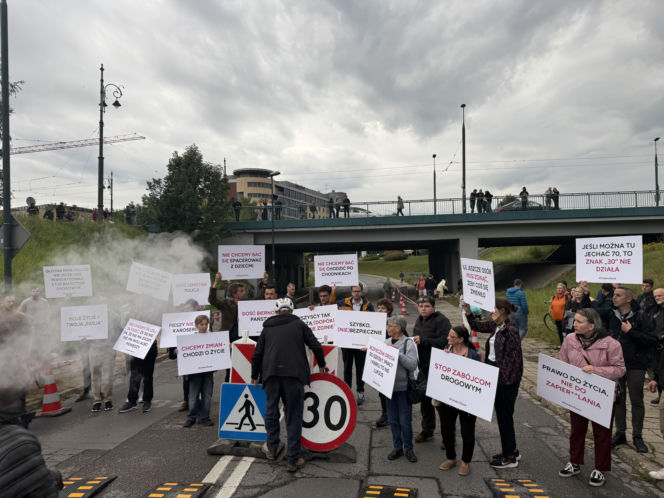 "Cichy marsz" w Krakowie po tragicznym wypadku. Zginęło młode małżeństwo