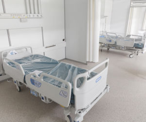 Szpital tymczasowy we Wrocławiu zaczyna przyjmować pierwszych pacjentów