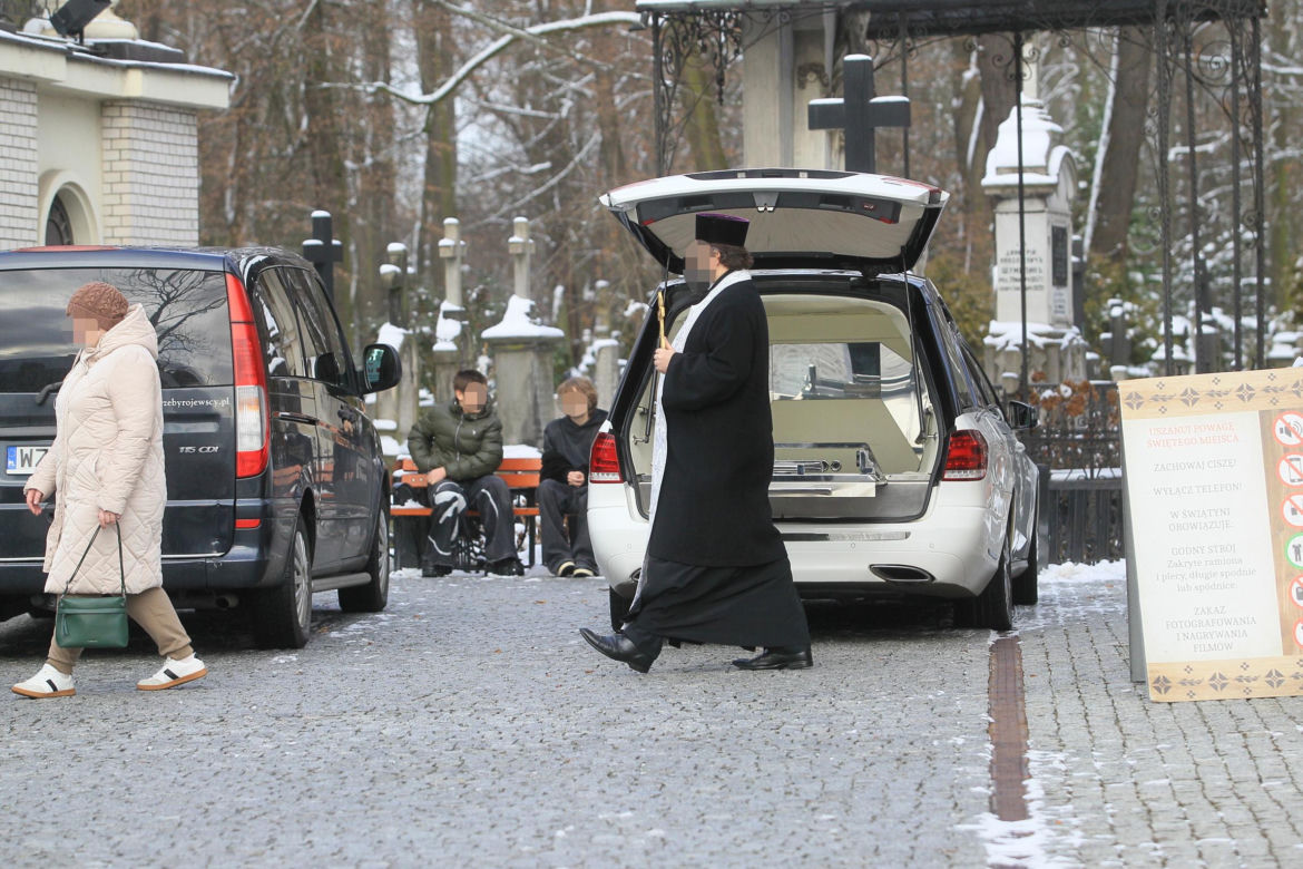 Pogrzeb 14-letniego Maksa potrąconego na pasach w Warszawie. Pożegnali go koledzy i rodzina