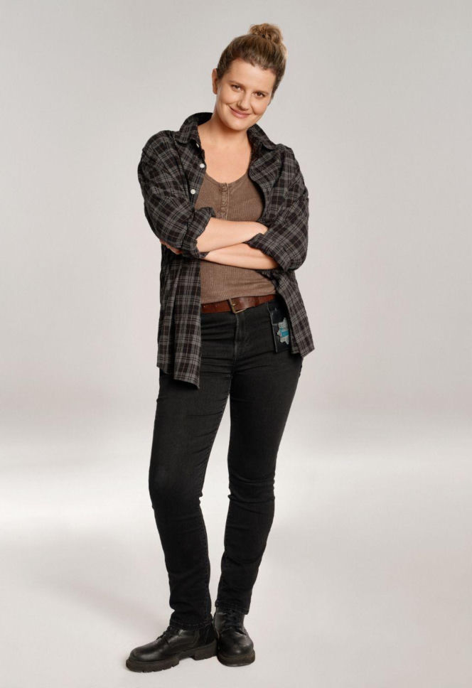 Agata Bożyk-Lis, komisarz (Zofia Zborowska-Wrona) 