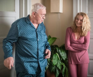 Rodzinka.pl 6 sezon. Janina (Halina Skoczyńska), Zenon (Michał Grudziński)