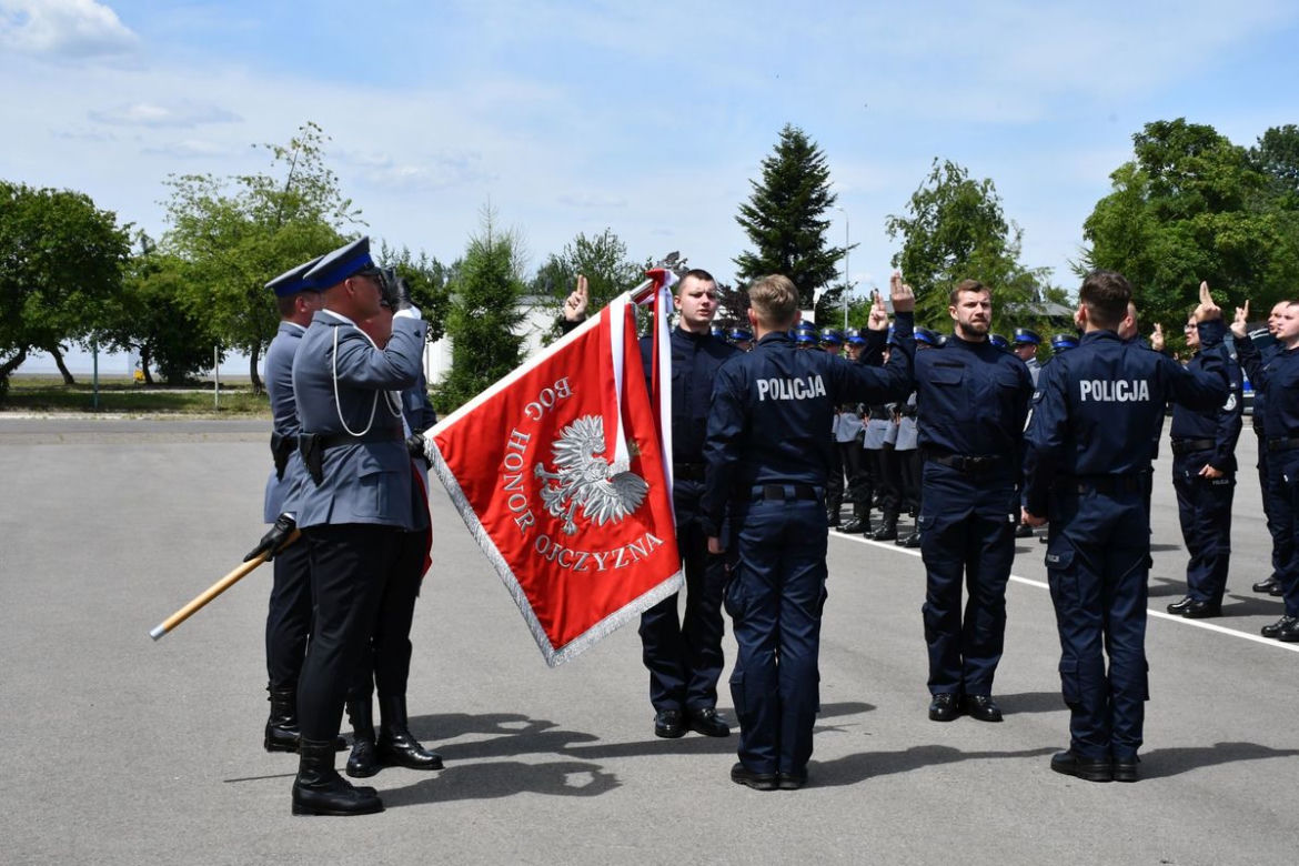 Nowi funkcjonariusze podkarpackiej policji. Złożyli honorową przysięgę