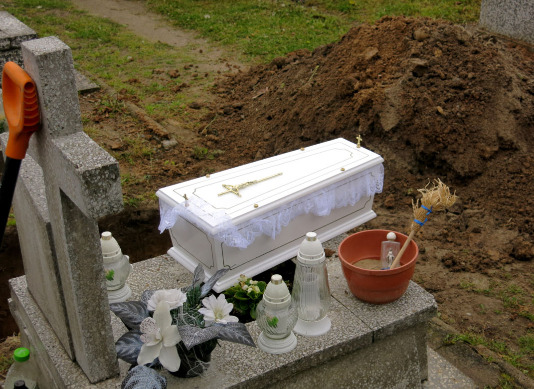 Zambrów. Pogrzeb noworodka znalezionego na wysypisku śmieci