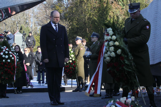 Obchody 16. rocznicy katastrofy smoleńskiej. Powązki