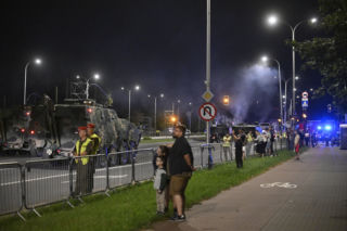 Nocna próba defilady wojskowej w Warszawie