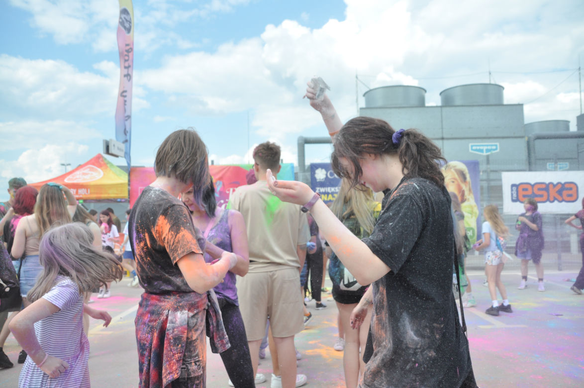 Festiwal kolorów w Kielcach. Szalona zabawa na dachu Galerii Korona