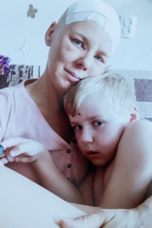 Piękna Julia utrzymywała dom i chorą matkę. 25-latka nie żyje. "Nawet święta nie mają sensu"