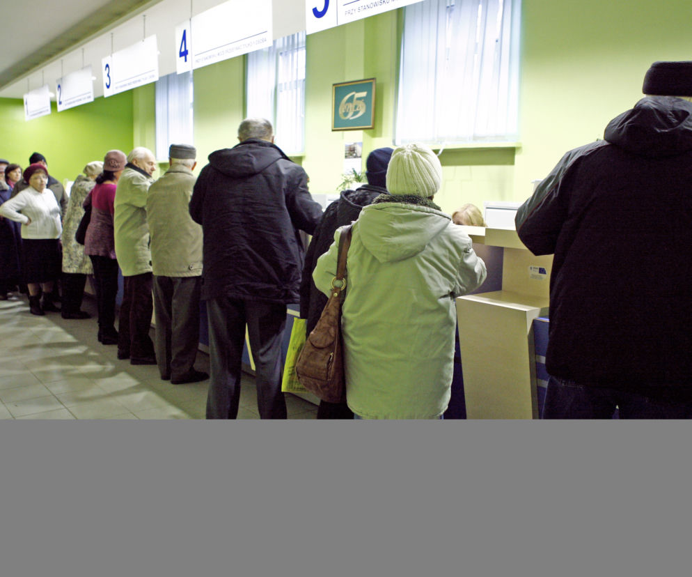 pacjenci, kolejka do lekarza, chorzy, przychodnia lekarska