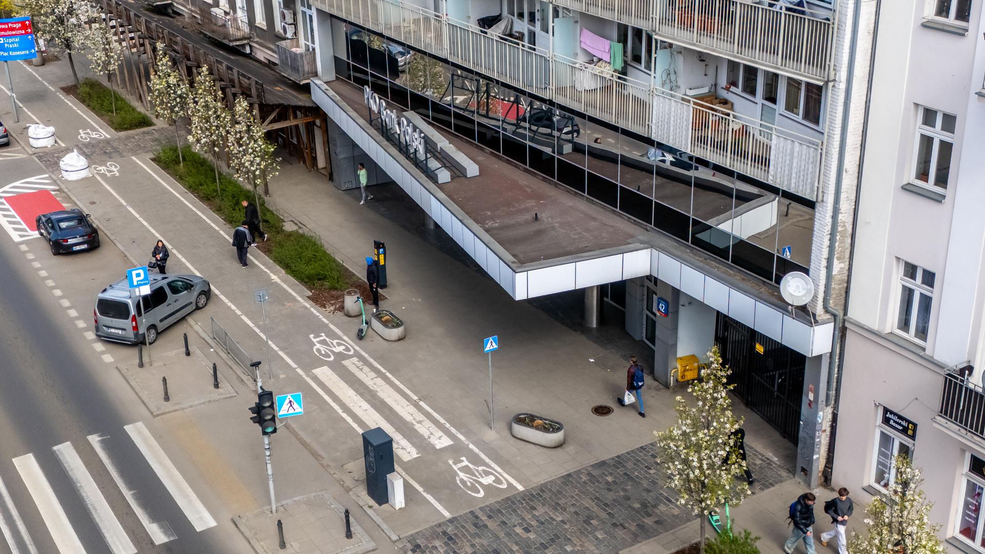 Blok przy Targowej 42 w Warszawie