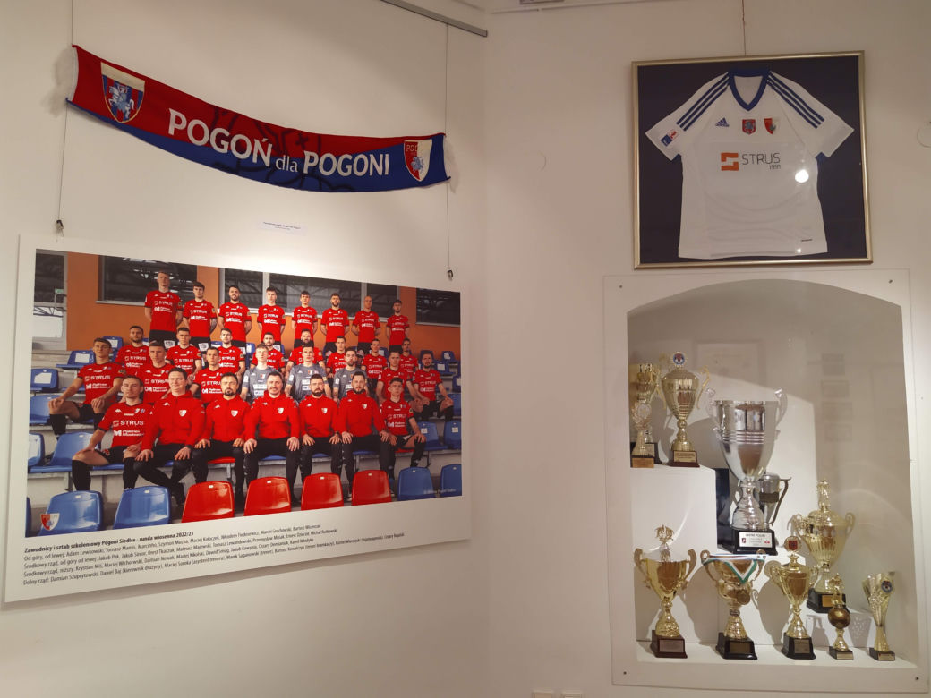 Zdjęcia z otwarcia wystawy o historii piłki nożnej w siedleckim Muzeum Regionalnym