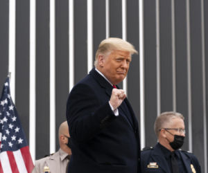 Republikanie opuszczają Trumpa