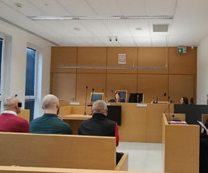 Spadł z noszy w drodze do szpitala, nie przeżył. Medycy oskarżeni o śmierć Ryszarda