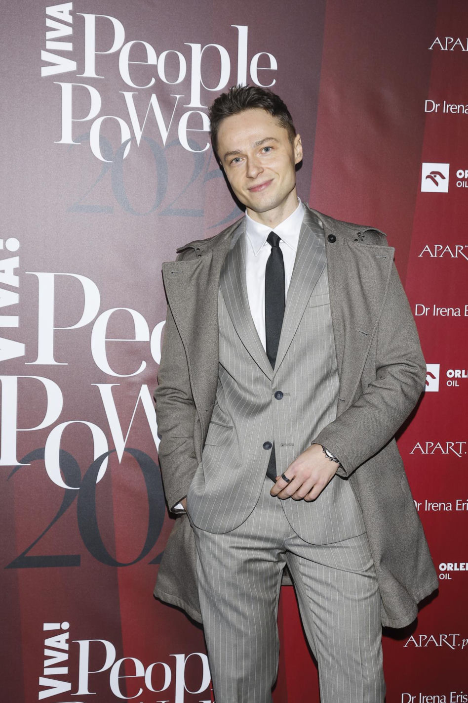 Tak przez lata zmieniał się Patryk Pniewski. Zaczynał jako idol nastolatek w "Pierwszej miłości"