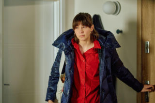 Na Wspólnej, odcinek 4197: Remek rozpoznaje w gościu Igi i Jakuba prostytutkę, która zeznawała na komendzie