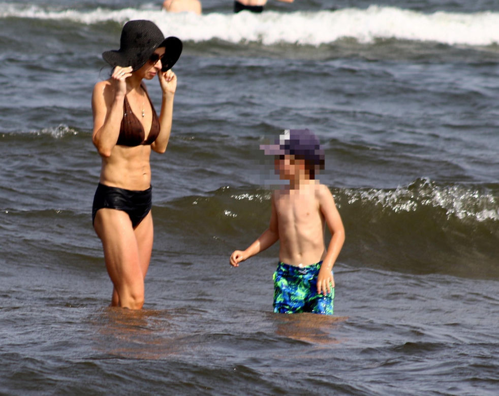 Marta Kaczyńska na plaży w Sopocie